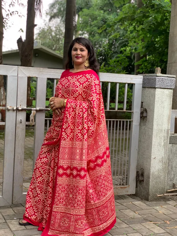 Pink_Red_New_Block_Print_Bandhej_Saree_Most_Demanded_Collection_with_Unstiched_Blouse_Fabric